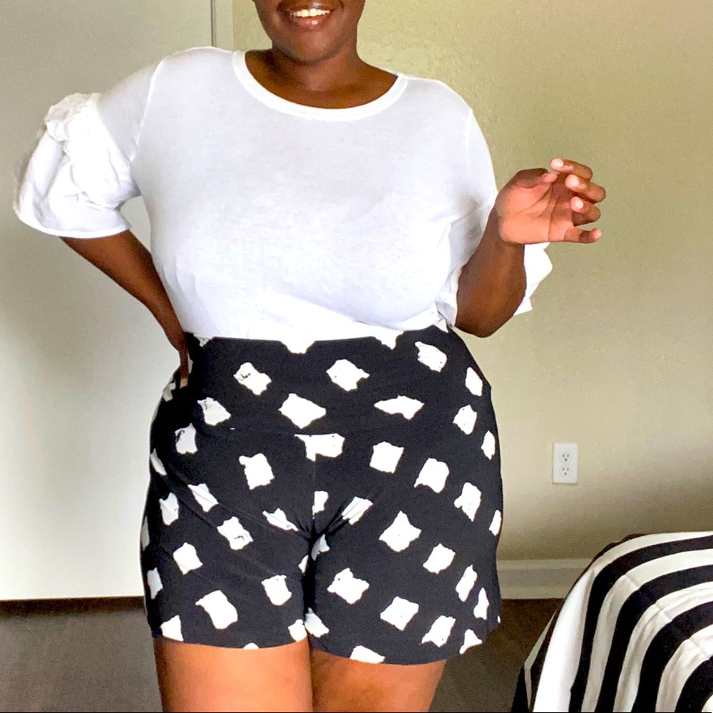 Stretchy black and white shorts